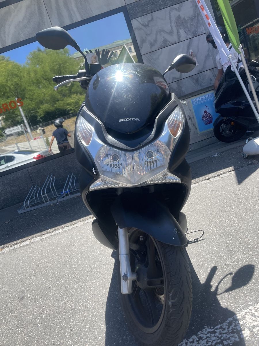 Honda Scooters: Honda PCX 125ccm, 2012, Occasion – Gebraucht aus Bolligen von qui_7h67