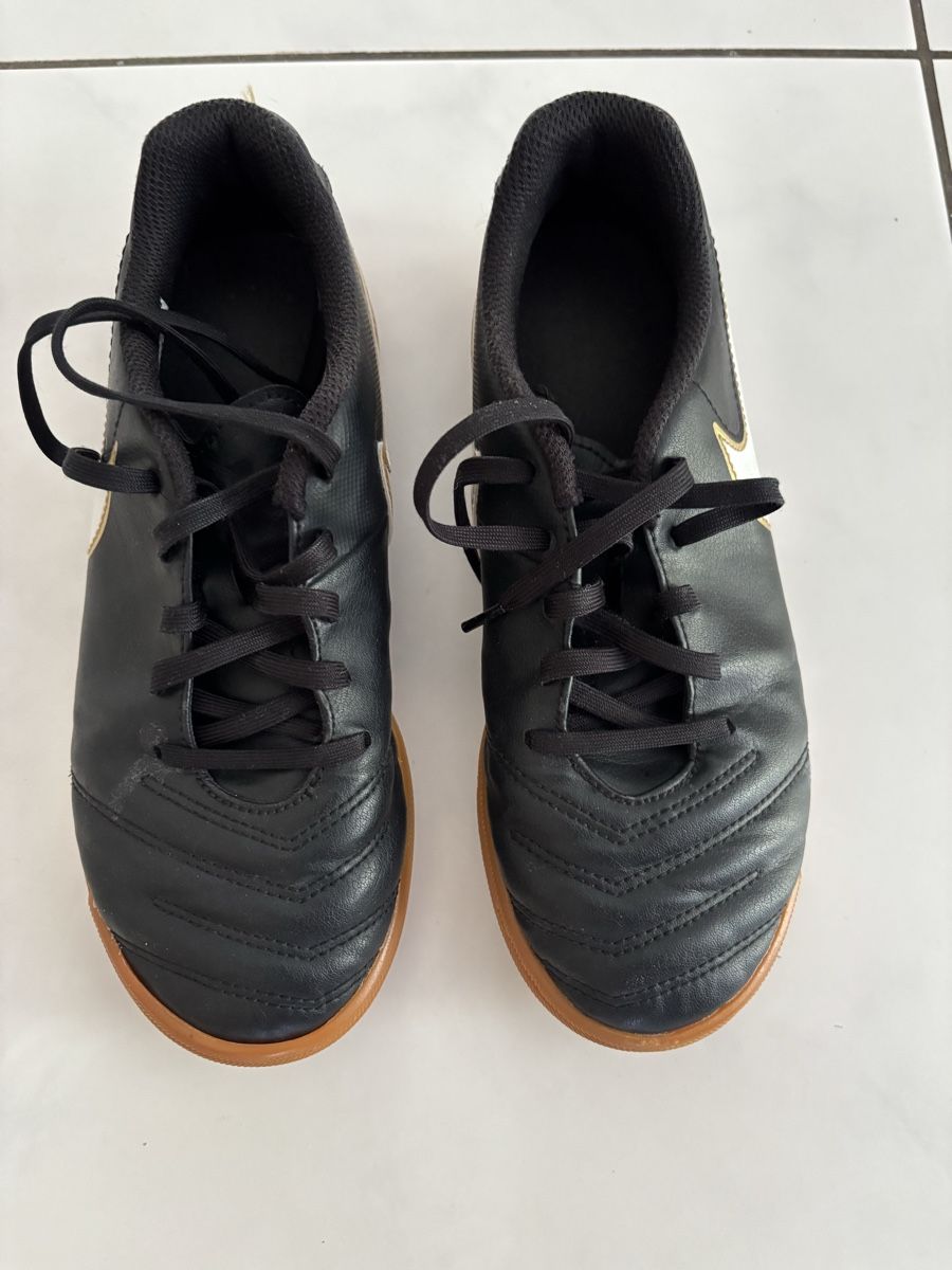 Schuhe für Jungen: Hallenturnschuhe, Nike, Gr. 37.5 – Gebraucht aus Lyss von Sarah0116