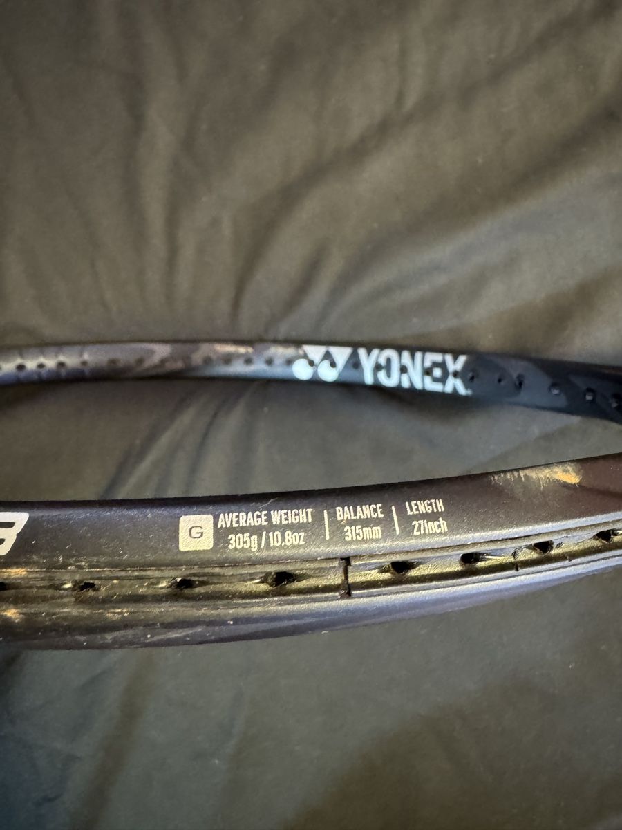 Yonex Racchette: Yonex VCORE 98, 305g, Griffgrösse 3 – Usato da Wettingen venduto da Chuljaa 2