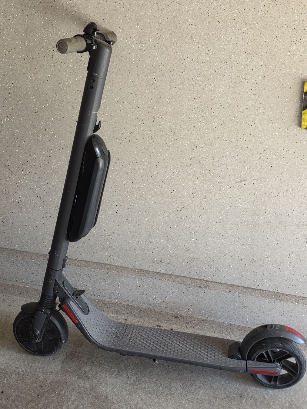 Segway Kickboard: segway E-Scooter – Difettoso da Hüntwangen venduto da BaschiHaschi