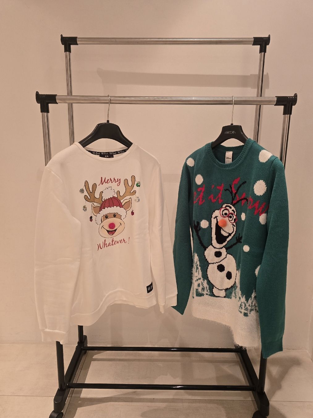 C&A Lotti di vestiti: Kleiderpaket "Weihnachten" 2 Pullover Gr. 170/ 176 S – Nuovo (secondo la descrizione) da Rorschacherberg venduto da Olgamedved