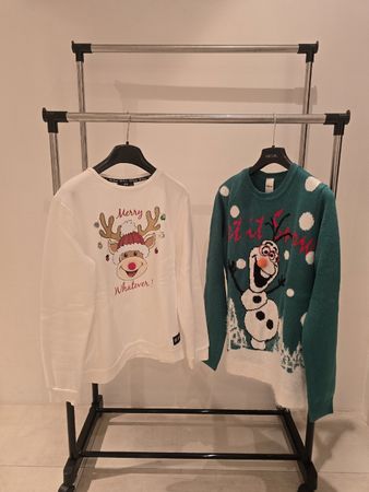 Kleiderpaket "Weihnachten" 2 Pullover Gr. 170/ 176 S