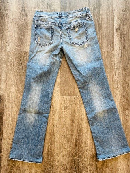 Guess Jeans: Jeans GUESS avec strass t. 27 – Usato da La Plaine venduto da Biliblue 1