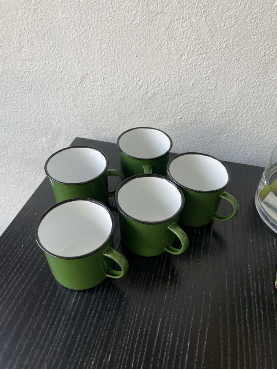 Tasses: 5 grüne Emailletassen – D'occasion à Zürich par matina30