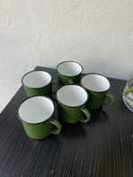 5 grüne Emailletassen