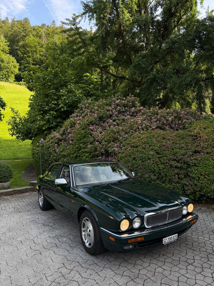 Jaguar Automobili: Jaguar XJ 1Hand 160T.KM – Usato da Rothenthurm venduto da SkiFlieger 9