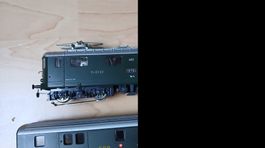 une locomotive Re4 4 hag AC analogique 