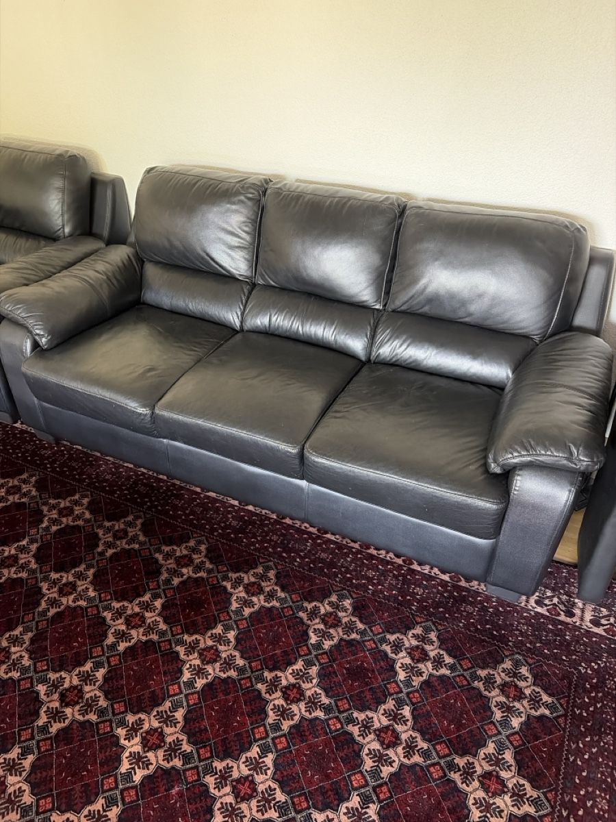 Sofas: Schwarzes Sofa – Gebraucht aus Ittigen von tij_dvs7