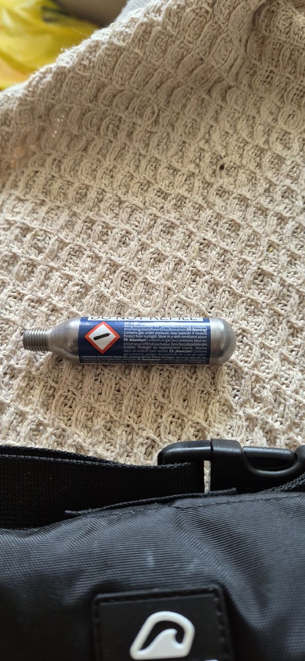 Bouées: Bouée gonflable RESTUBE beach avec cartouche CO2 – Neuf avec emballage d'origine à Gland par JeromeR. 2