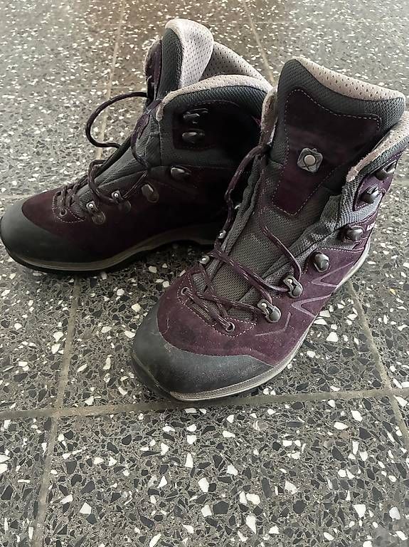 Lowa Scarpe da donna: Lowa Damen Wanderschuhe Gr 38 – Usato da Hirzel venduto da mak_9tmr