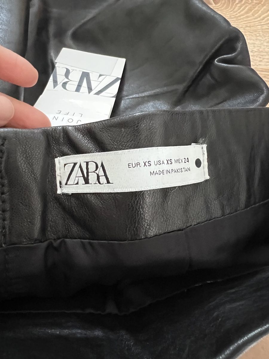 Zara Gonne: ZARA Echt Leder mini Rock 100% Lamb Leder – Nuovo e nell'imballaggio originale da Moudon venduto da patricia115 2