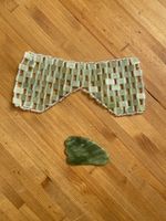 Gua sha und Augenmaske