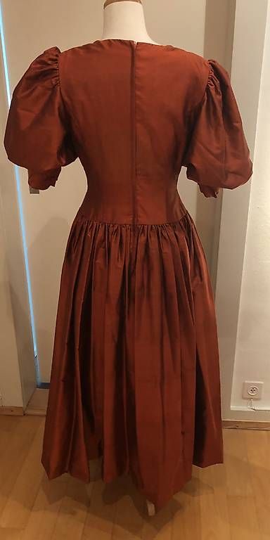 Vestiti: Ballkleid rostfarbig Rohseide – Usato da Zürich venduto da Cds10 1