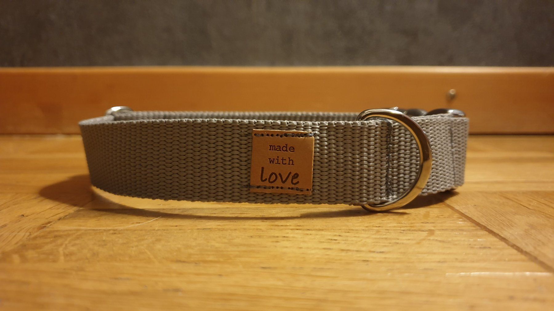 Guinzagli & Collari: Hundehalsband 32cm-47cm – Nuovo e nell'imballaggio originale da St. Gallen venduto da Naomi290485