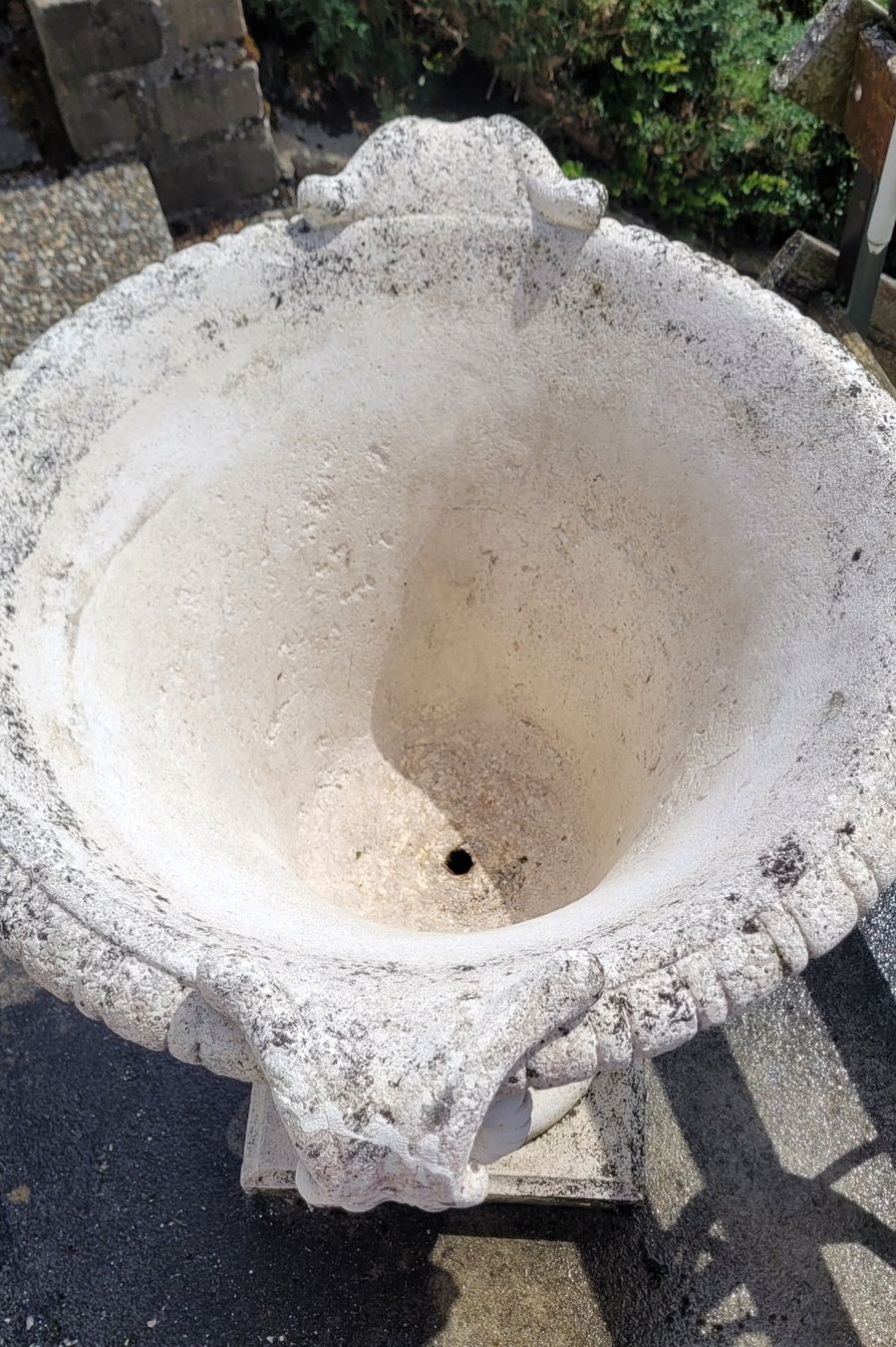 Vasi per fiori: Blumentopf, Vase en pierre reconstituée, style antique, – Usato da Plagne venduto da Engalp 4