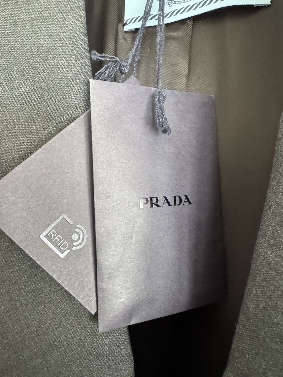 Prada Giacche: Prada blazer 100% Virgin wool, NEW – Nuovo (secondo la descrizione) da Dübendorf venduto da fra_h2bp 4