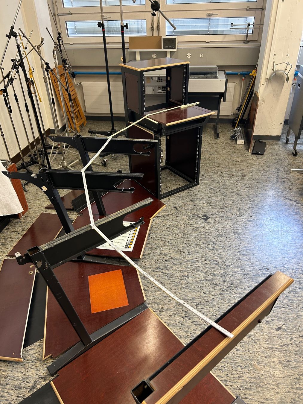 Tischset: Studiomöbel mit passenden 2 x Mikrofon Scherenarm und Rack – Gebraucht aus Zürich von LuZ_8005 6