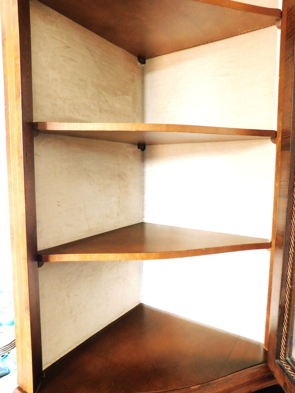 Vetrine: Antiker Eckregal Schrank Vitrine Barock Stil Nussbaum – Usato da Emmenbrücke venduto da Ulisse-22 5