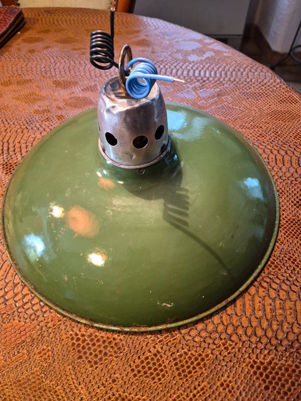 Lampe ancienne en métal émaillé (Gebraucht) in charmoille für CHF 35 ...