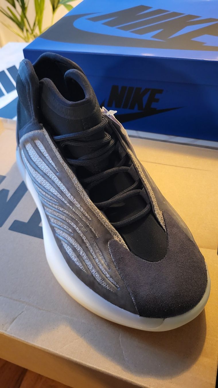 Adidas Scarpe da uomo: Adidas Yeezy QNTM – Nuovo e nell'imballaggio originale da Bern venduto da Sneakerheadz 2