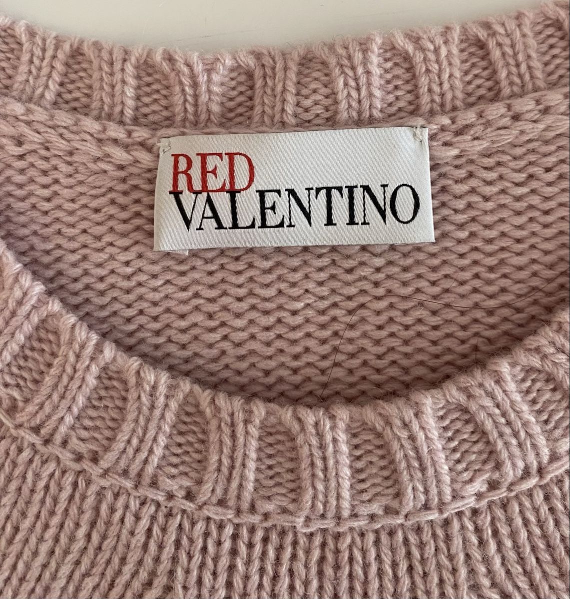Pullover & Sweatshirts: Red Valentino Pullover, Grösse S, Rosa mit Samtschleifen – Gebraucht aus Grabs von blueye57 1