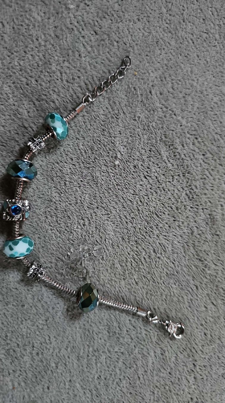 Armbänder & -reifen: Schönes Armband mit 7 Charms – Gebraucht aus Ferden von jemyce 1
