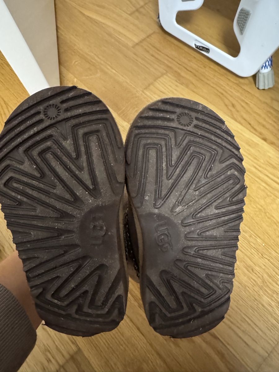 Ugg Scarpe per ragazzi: UGG Boots - size 25 – Usato da Meilen venduto da and_cg8t 3