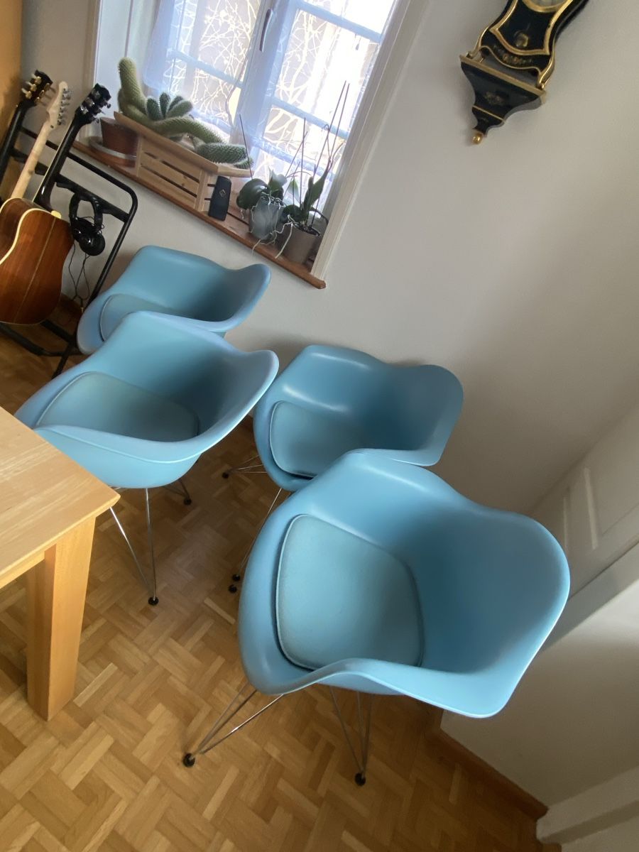 Eames Sedie: 4 Stk. Vitra Eames Plastic Armchair Co,  hellblau. – Usato da Muttenz venduto da Paepu1 3