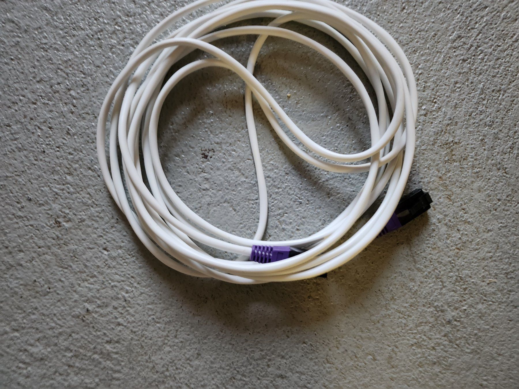 Câbles: Ethernet Patch Kabel RJ45 Grau Stecker Violet  1.5 - 2m neu – Neuf (Voir description) à Unterägeri par 0alfa0 4