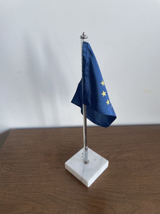 Drapeau Ancien Et Rare Porsche "70 Ans De Course" - Dimensions 19 X 14 Pouces - Original Allemand - Neuf