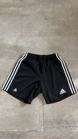 Adidas Sportshorts schwarz mit weissen Streifen gebraucht