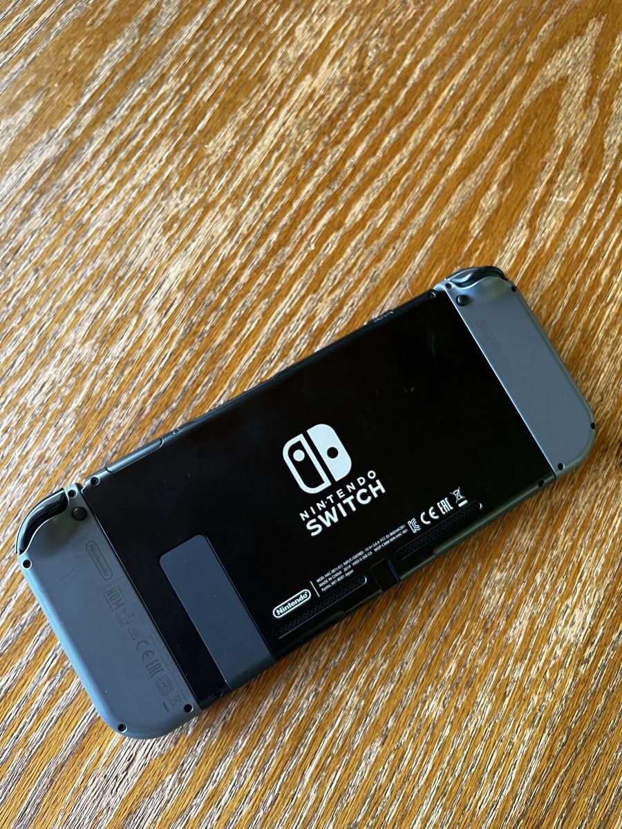 Nintendo Consoles: Nintendo Switch KOMPLETT mit Zubehör + Game – D'occasion à Mitlödi par aaron_h 4