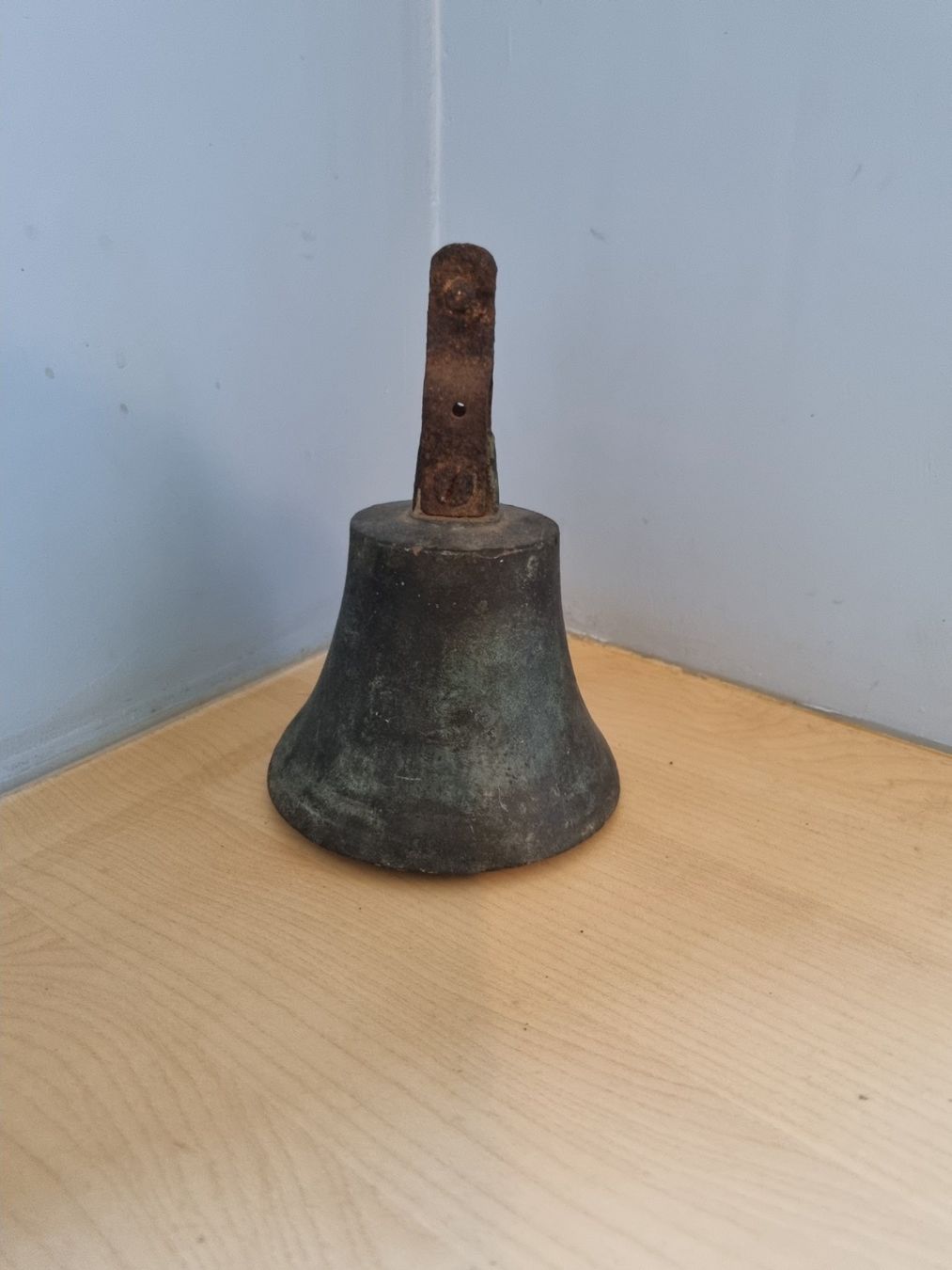 Glocken & Treicheln: Alte Glocke – Gebraucht aus Bern von llewellyn1ne 2