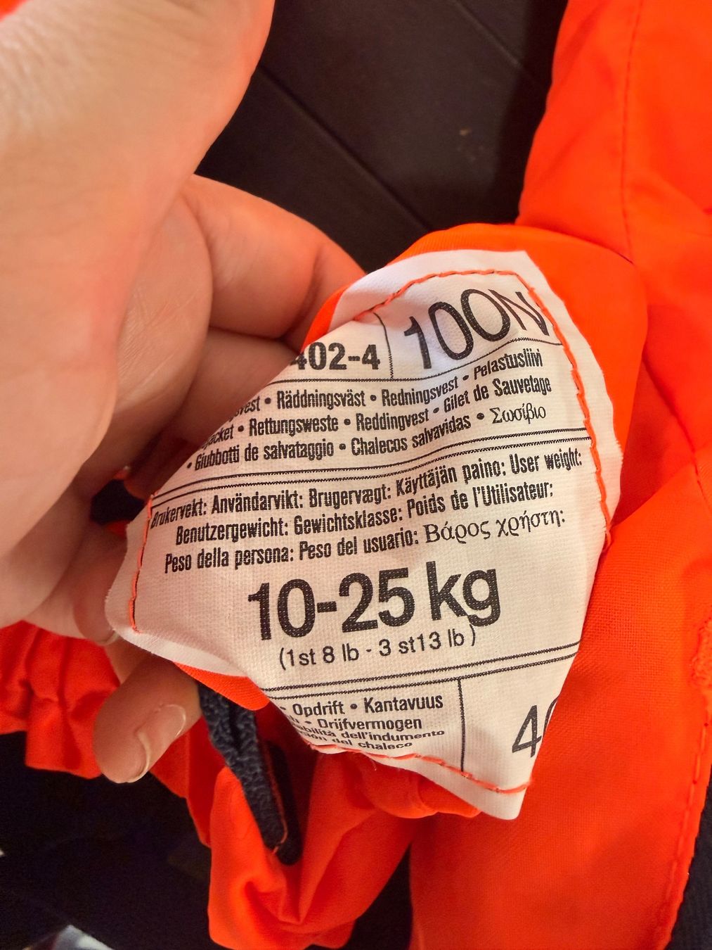 Helly Hansen Giubbotti di salvataggio: Rettungsweste Helly Hansen10-25kg gute Zustand – Usato da Klingnau venduto da Nirvana 2