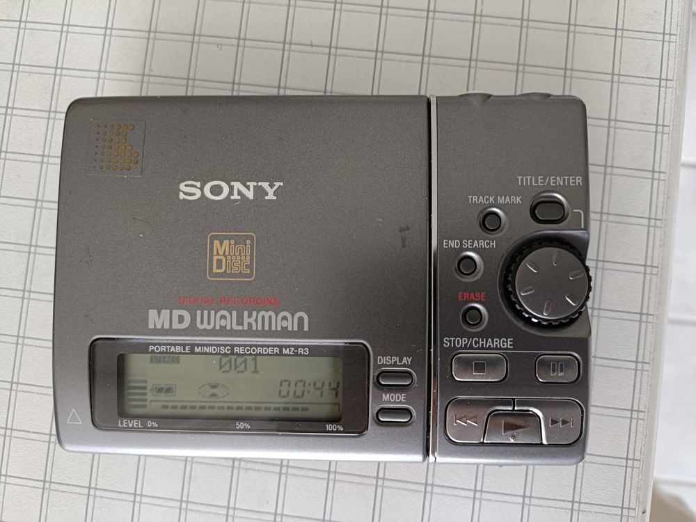 Vintage Sony Minidisc Walkman MZR3 und drei Minidiscs Kaufen auf Ricardo