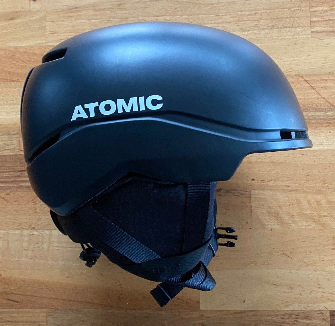 Atomic Caschi: Atomic Skihelm Grösse XXS Schwarz Top Zustand – Usato da Appenzell venduto da sputnik84 1