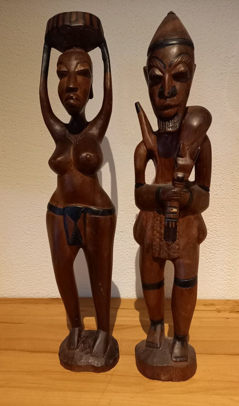 Figurines: 2 Figuren aus massivem Holz. – D'occasion à Weiningen TG par Ried282