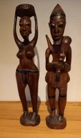 2 Figuren aus massivem Holz.