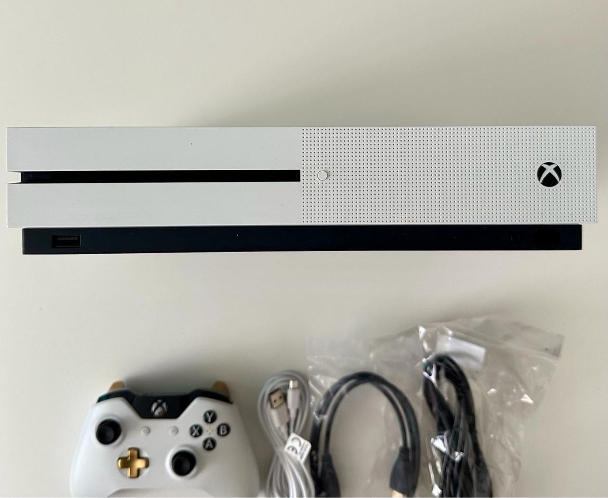 Microsoft Consoles: Xbox One S 1 Tb Minecraft – D'occasion à Couvet par Aura_aura 1
