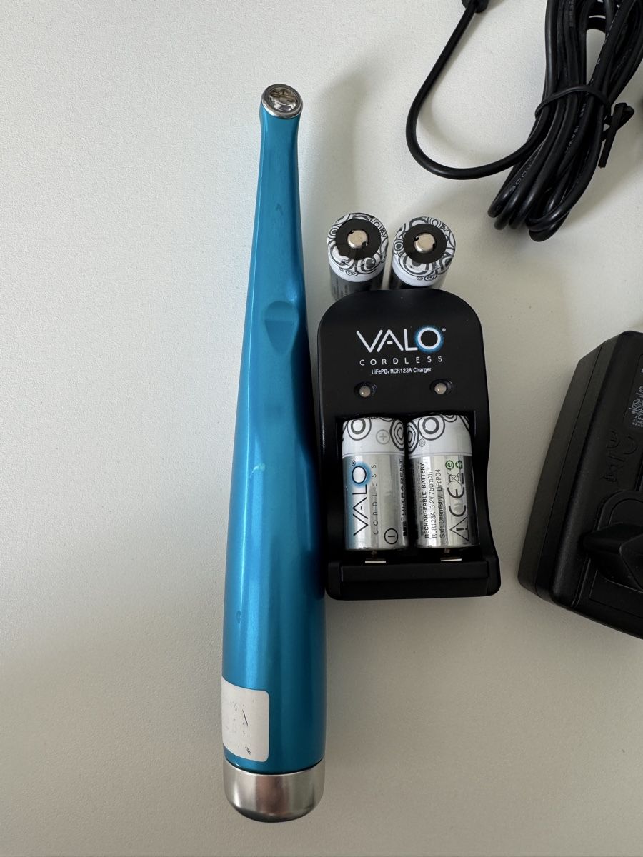 Attrezzature mediche: VALO Cordless mit Zubehör PolymerisationsLampe – Difettoso da Volketswil venduto da praxis12 3