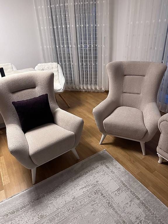 Sofas: Wohnzimmer zwei mal 3er Sofa, zwei Sessel – Gebraucht aus Arbon von hyk_p56n 1