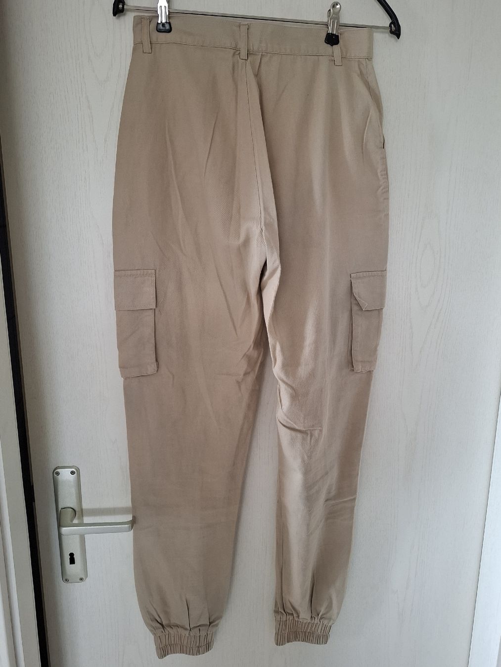 Pantaloni: pantalon style cargo beige – Usato da La Chaux-de-Fonds venduto da emm_9r5v 1