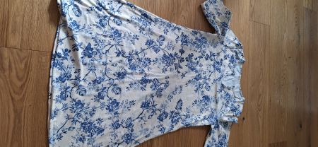 Kleid mit Blumenmuster blau weiss Grösse S neu
