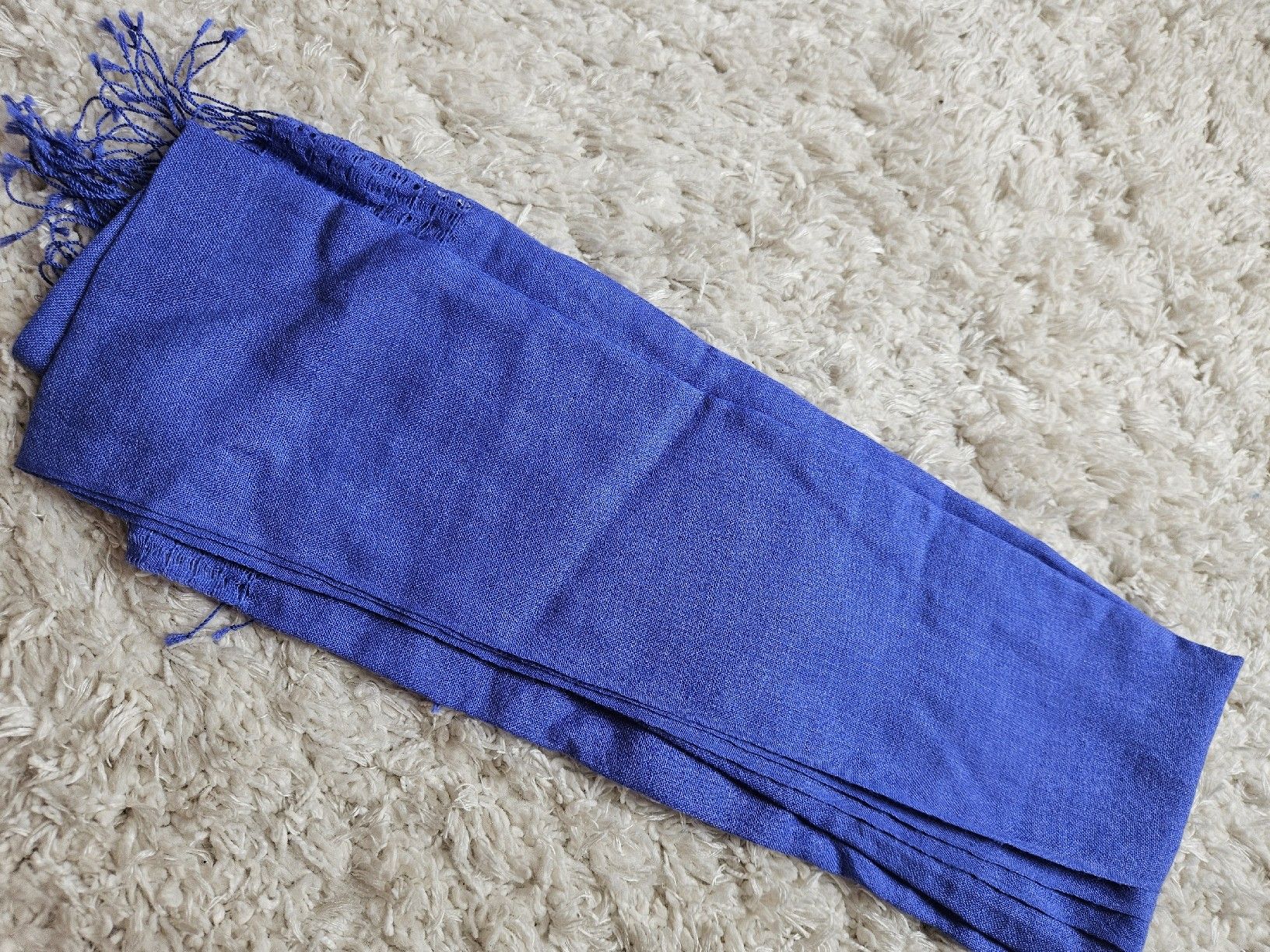 Foulards, Tücher & Schals: Schöner blauer Schal, neu – Neu und originalverpackt aus Zollikon von Oksana206 1