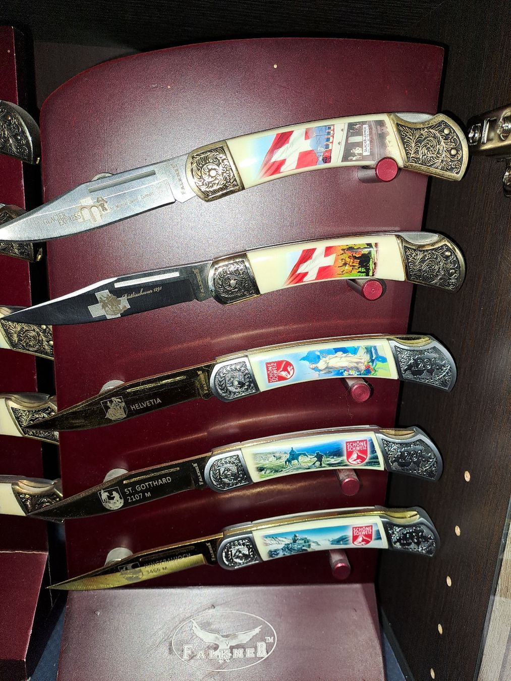 Swiss Coltelli: Falkner Messer-Set mit Schweizer Motiven - Sammlerstück – Nuovo (secondo la descrizione) da Dürrenäsch venduto da forstwart91 3
