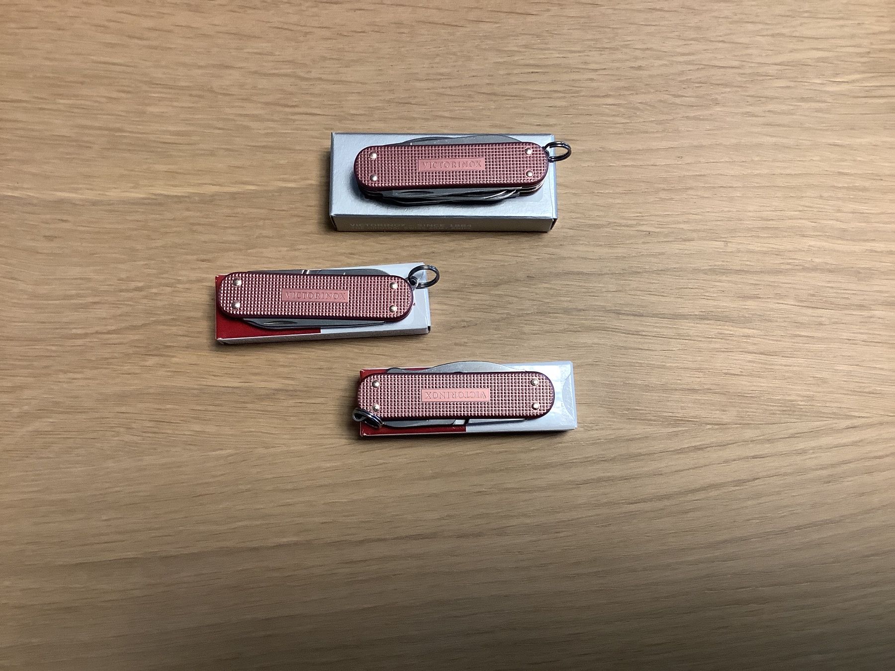 Victorinox Coltelli tascabile: Alt Rosa Trio – Nuovo e nell'imballaggio originale da Holzhäusern ZG venduto da tho_8my6 1