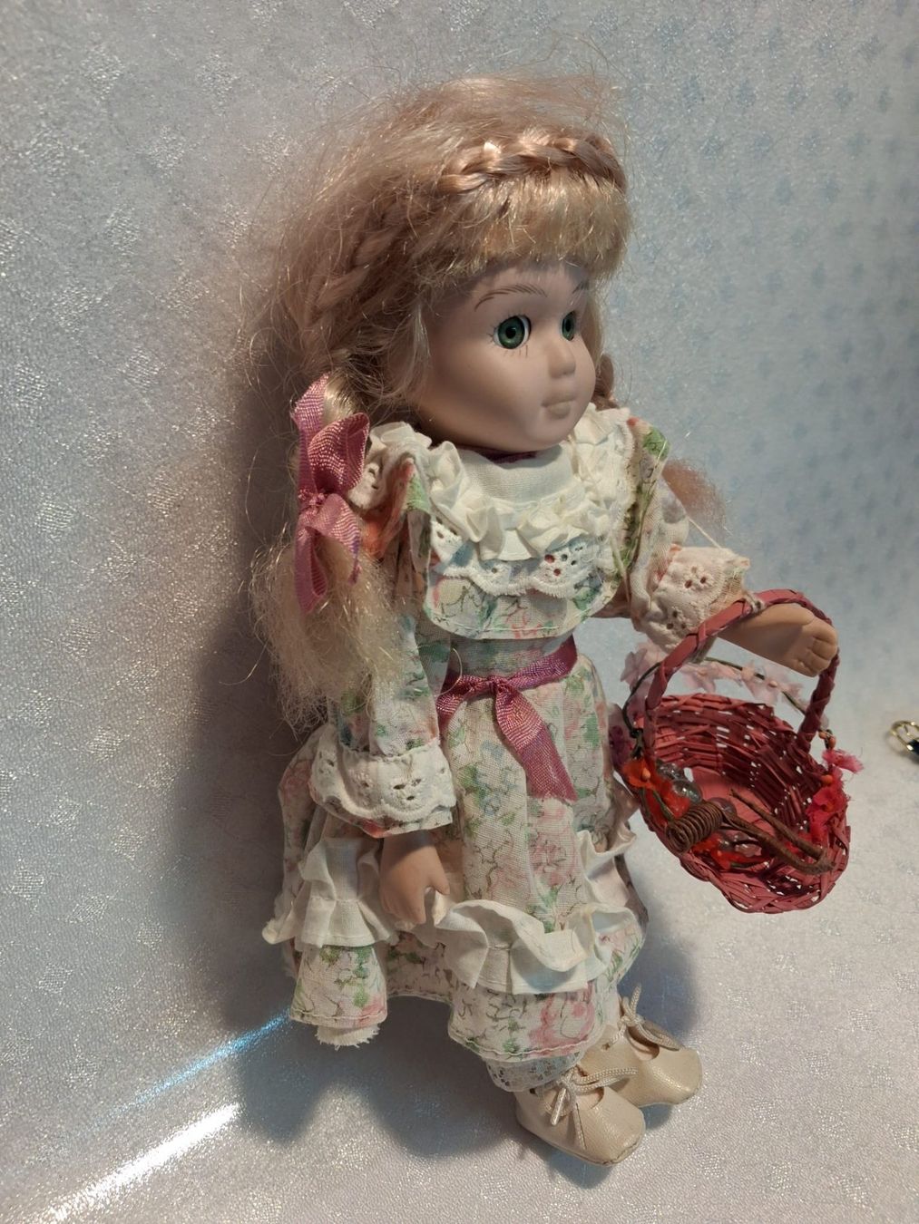 Bambole: Puppe stehend mit Kleid und Korb Höhe 25 cm – Usato da Winterthur venduto da mar_jwg7 2