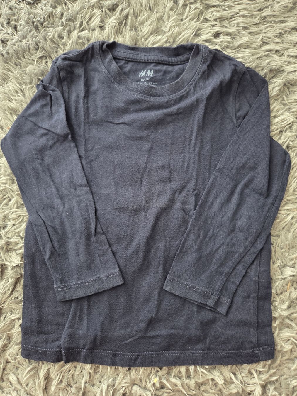 H&M Pulls et sweat-shirts: H&M Basic Langarmshirt Grösse 98/104 dunkelblau – D'occasion à Hüntwangen par ManuM2014