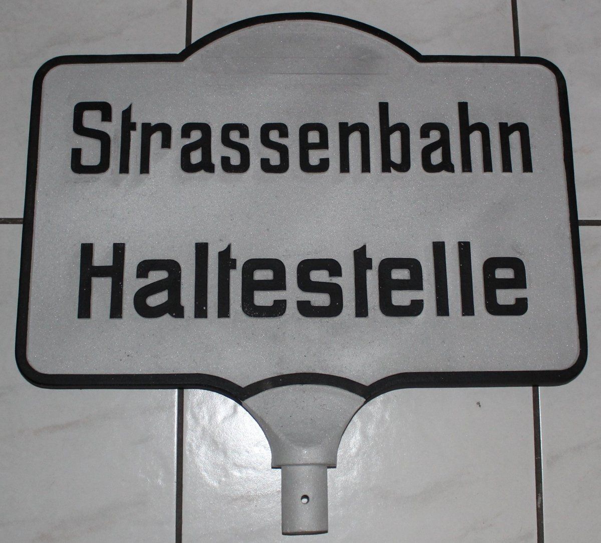 Schilder: Strassenbahn Haltestelle Guss-Schild CH – Gebraucht aus Lüchingen von Aw67