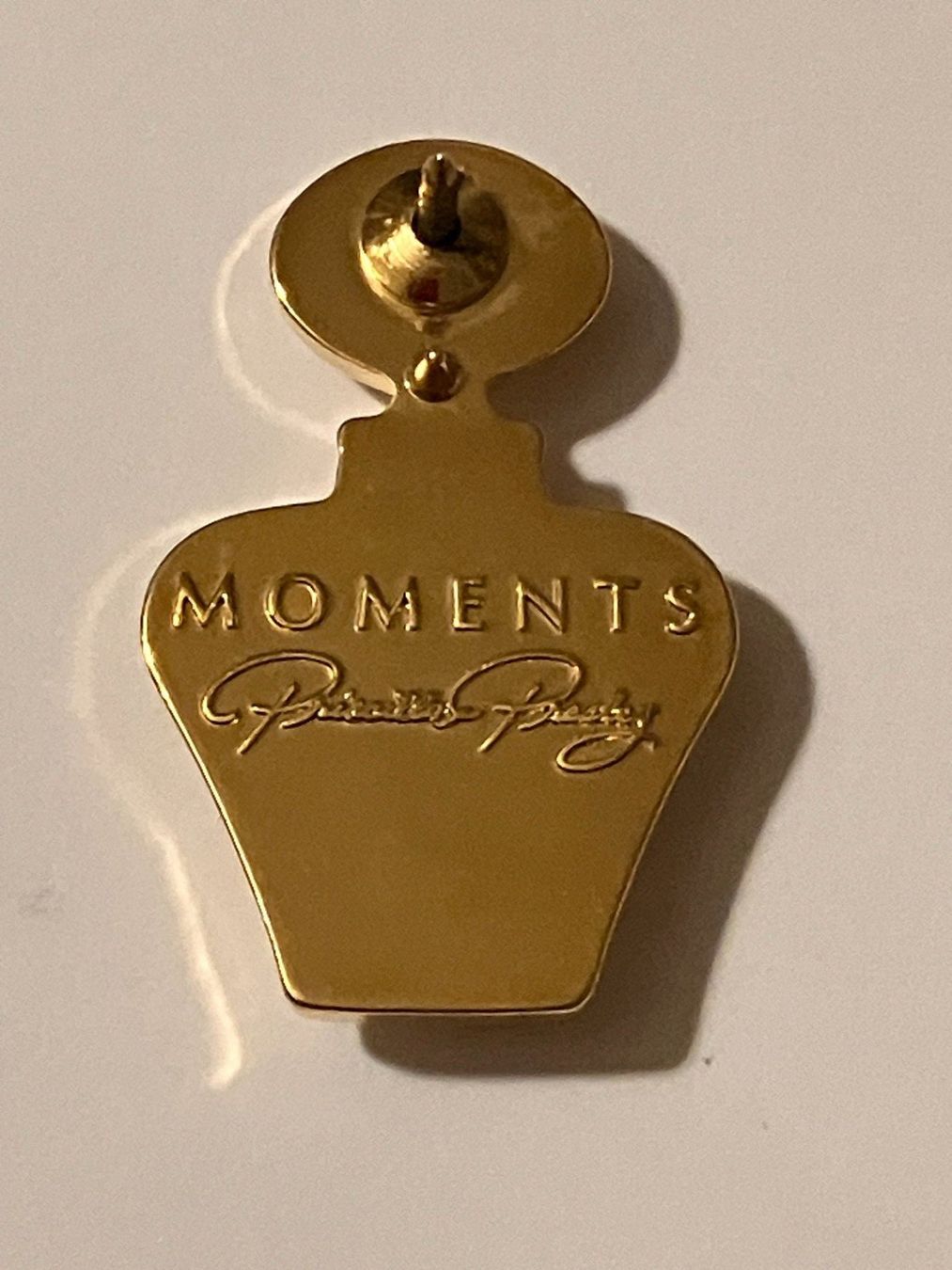 Placchette & Badge: 1 Pin Parfum Moments – Usato da Basel venduto da djwwpp 1